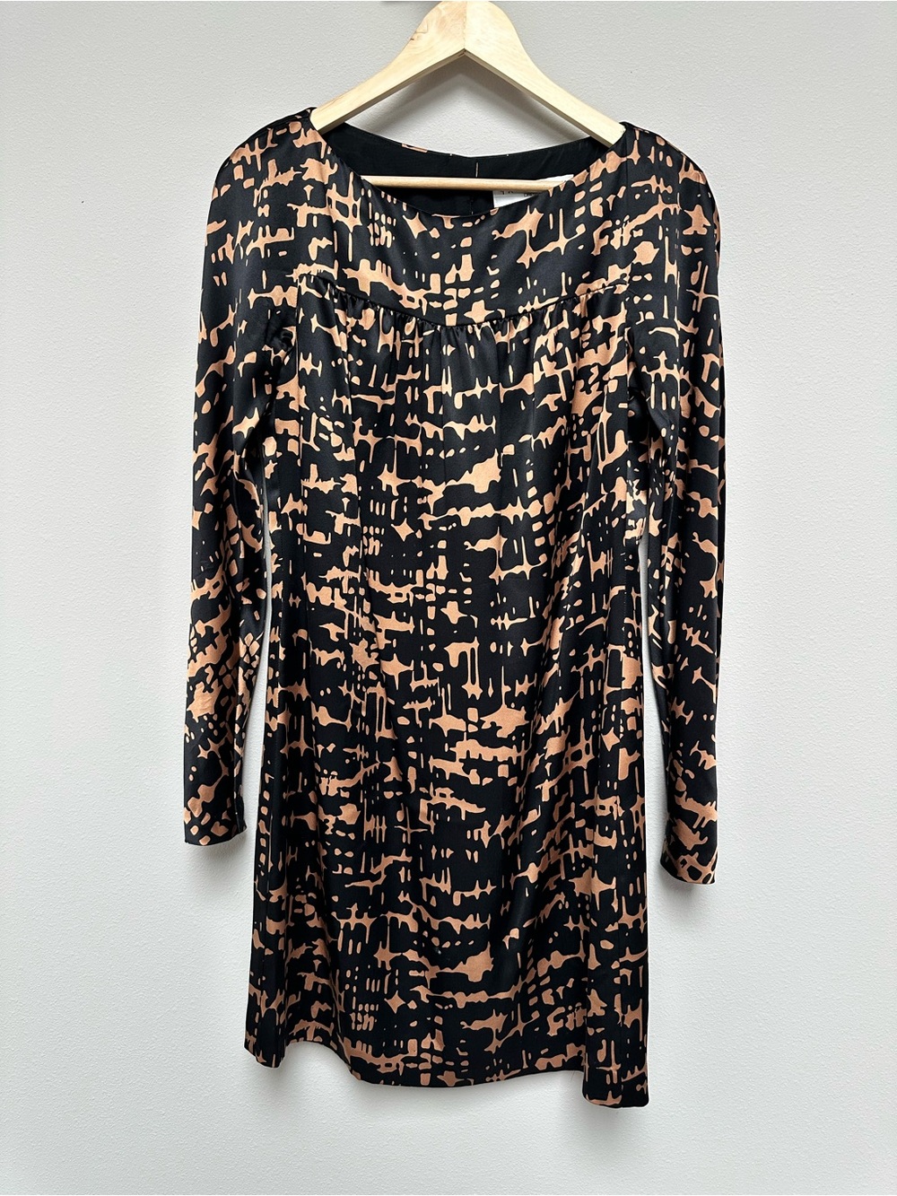 Trina Turk Black and Tan Abstract Print Long Sleeve Dress